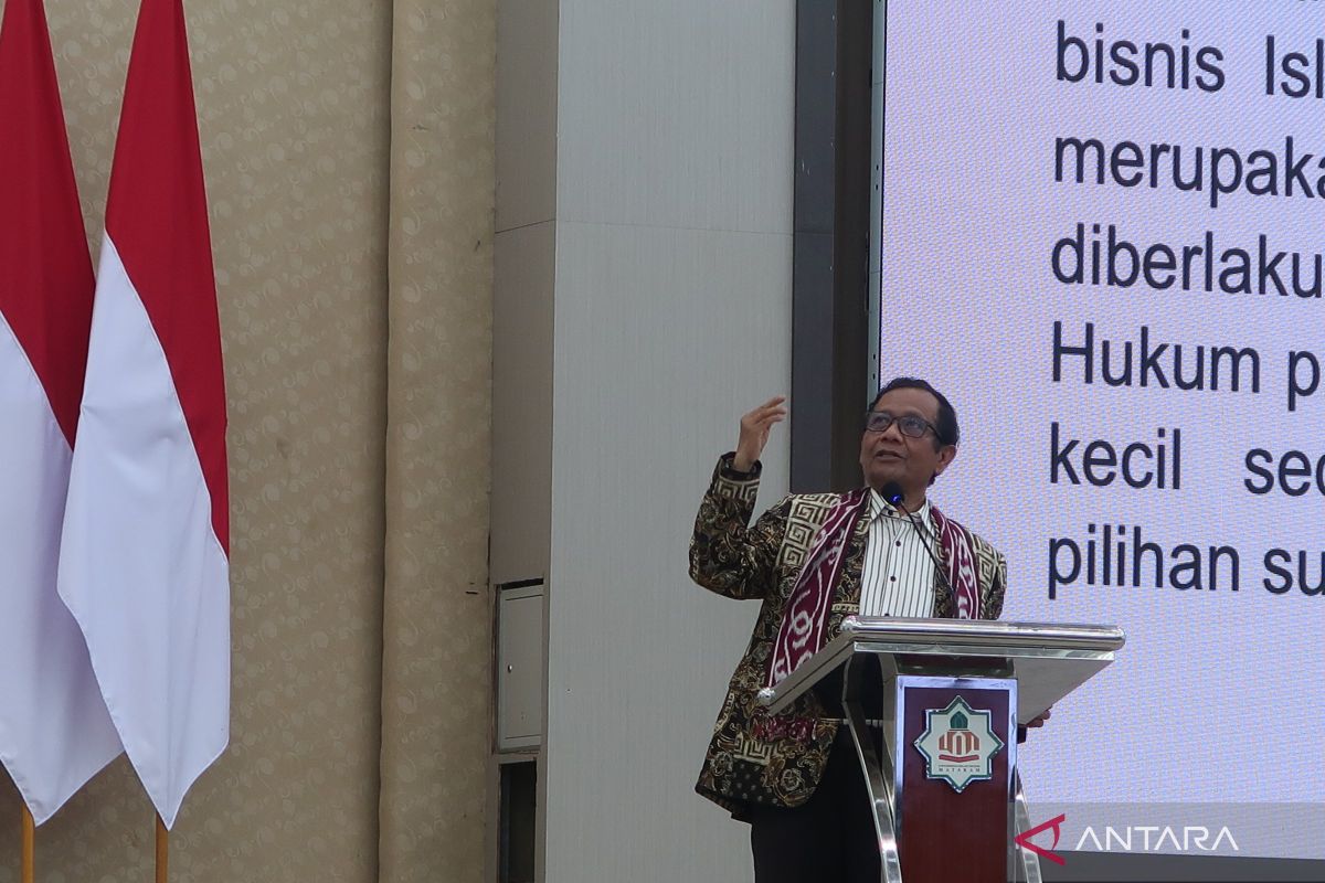 Berita Penting: Mahfud MD sebut tidak sulit tangkap koruptor kabur ke luar negeri