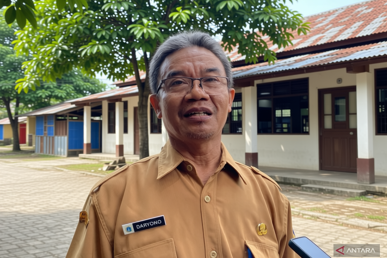 Tembok sekolah roboh – SDN Tebet Barat 08 lakukan PJJ bagi siswa
