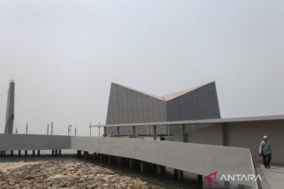 DKI kemarin, peresmian masjid apung hingga target pengurangan sampah
