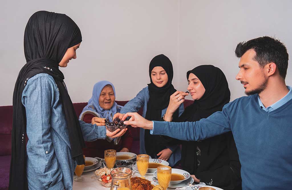 Memberi Makanan kepada Orang yang Berpuasa