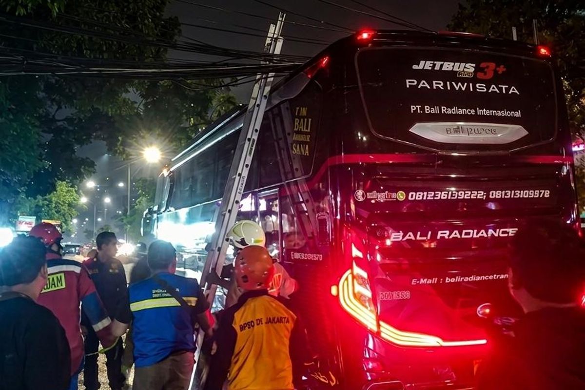 Strategi Penting: Bina Marga DKI ganti tiang optik yang roboh di Tamansari