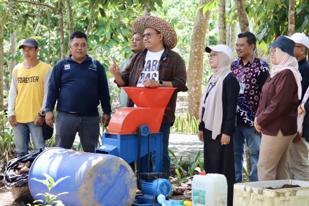 Momen Bersejarah: Kemenhut apresiasi Kalsel konservasi tanaman endemik di hutan tropis