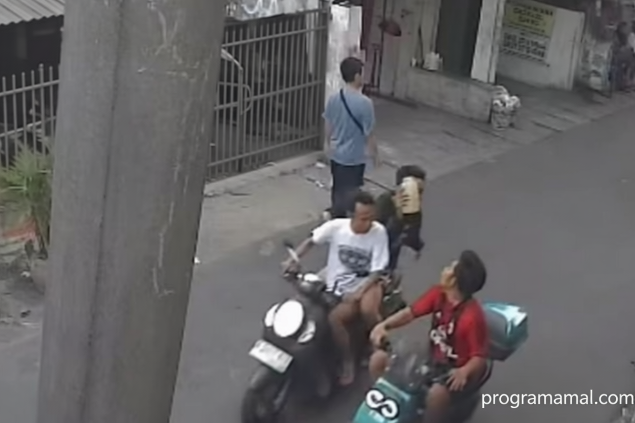 Historic Moment: Seorang pria jadi korban penyiraman diduga air keras di Cengkareng