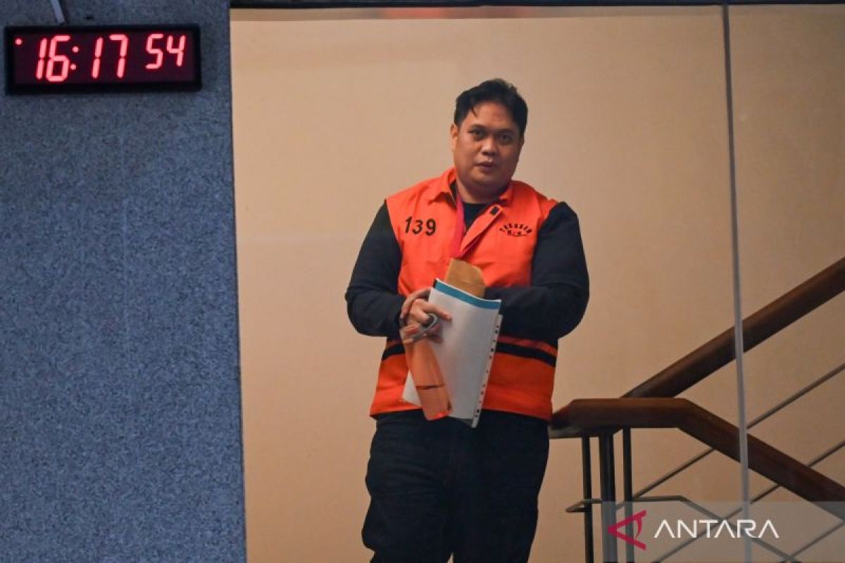 Berita Penting: KPK dalami pemotongan anggaran saat periksa jaksa Hulu Sungai Utara