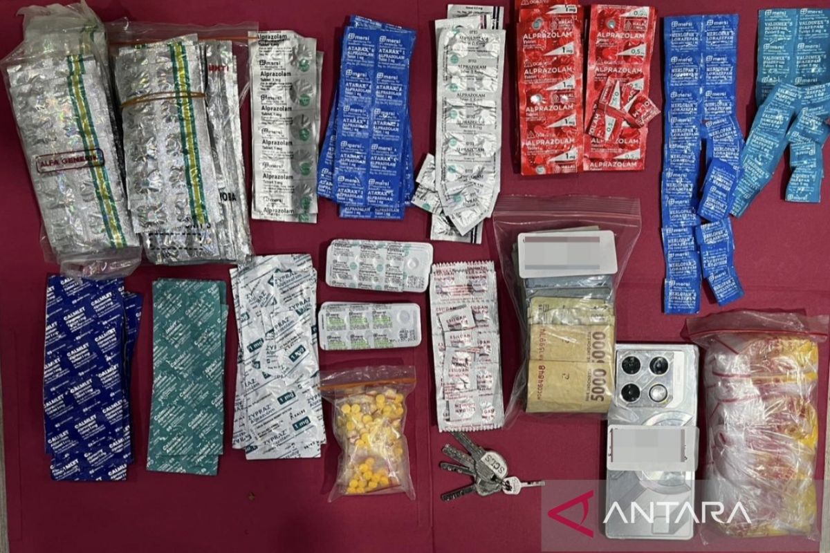 Pengedar obat keras berkedok warung sembako di Kalideres dibekuk