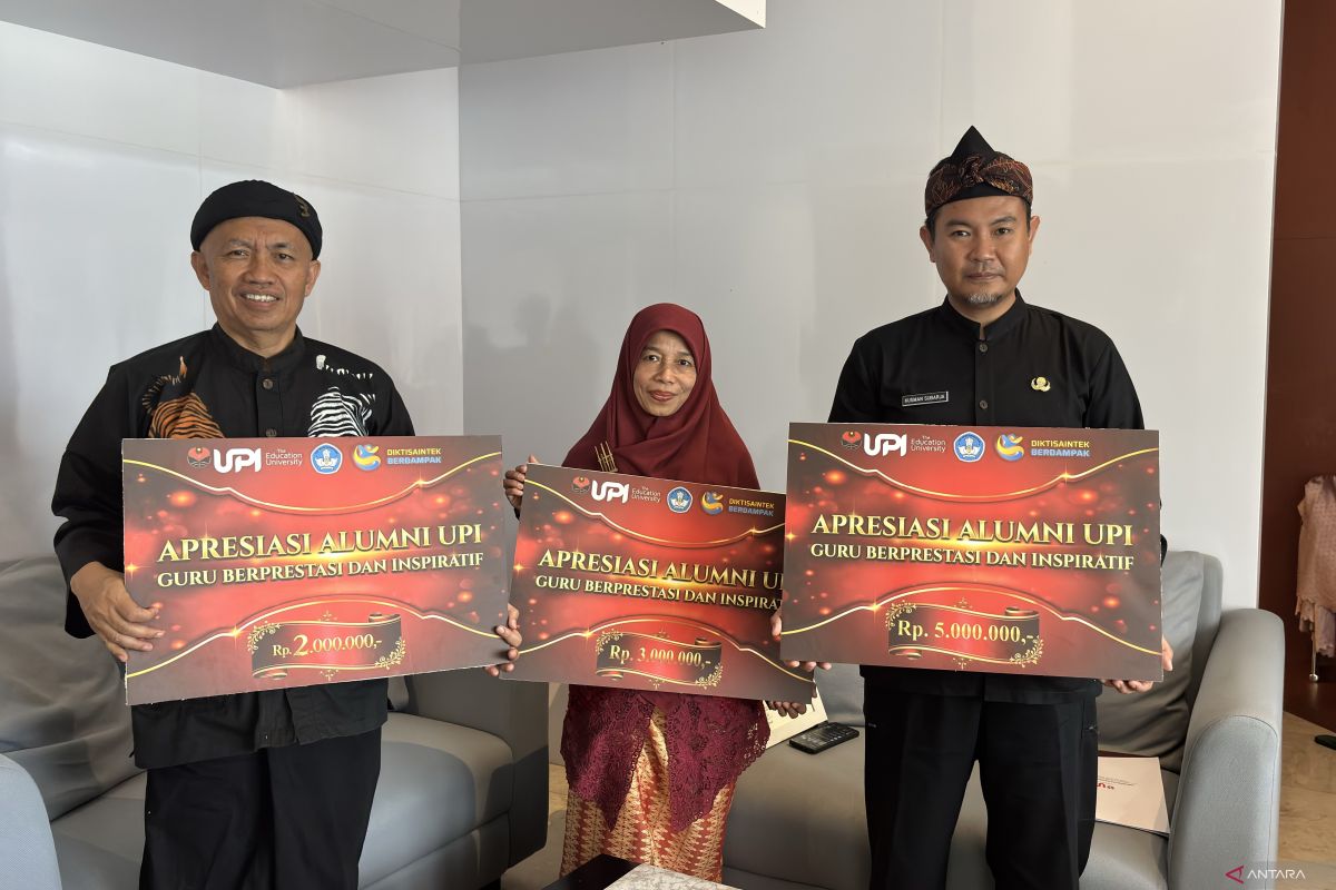 Meeting Results: UPI beri penghargaan kepada tiga guru berprestasi saat Hardiknas 2026