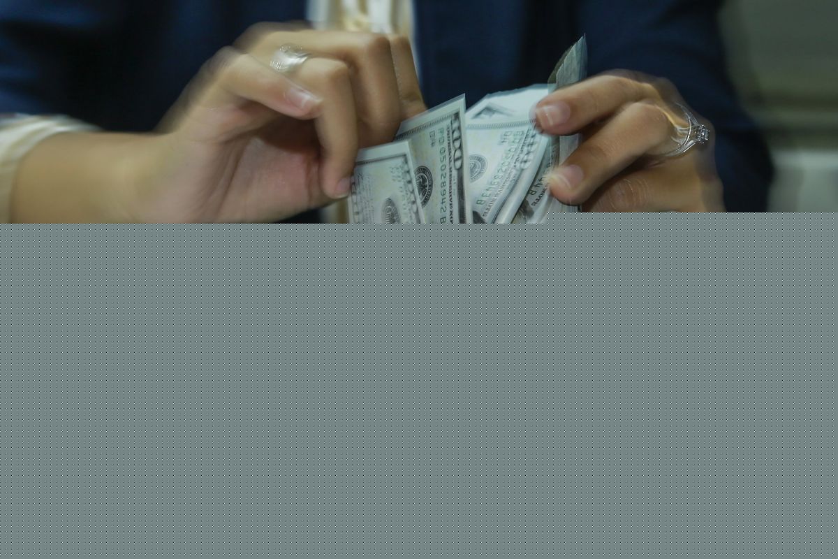 Rupiah pada Jumat pagi melemah Rp17.357 per dolar AS