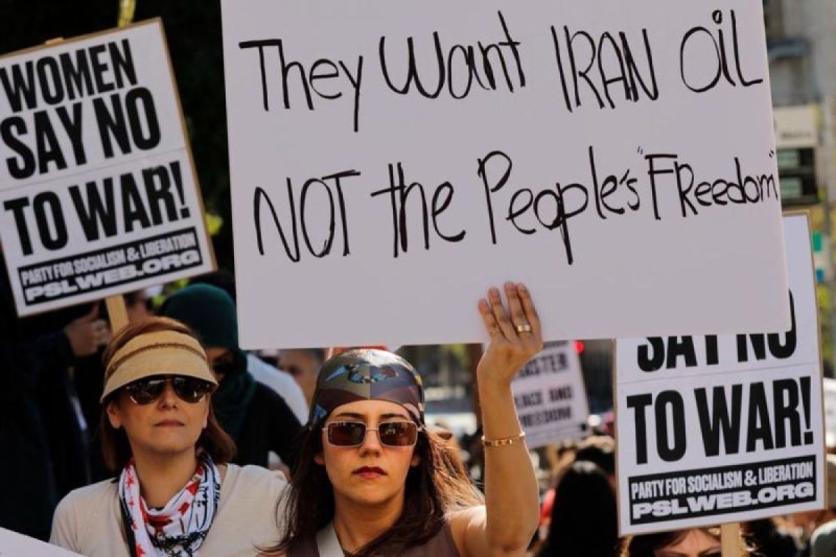 Topics Covered: Iran tuntut isu lain disepakati sebelum bahas nuklir