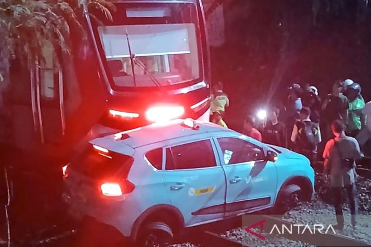 Facing Challenges: Potensi penyebab mobil listrik bisa mati saat lintasi rel KA