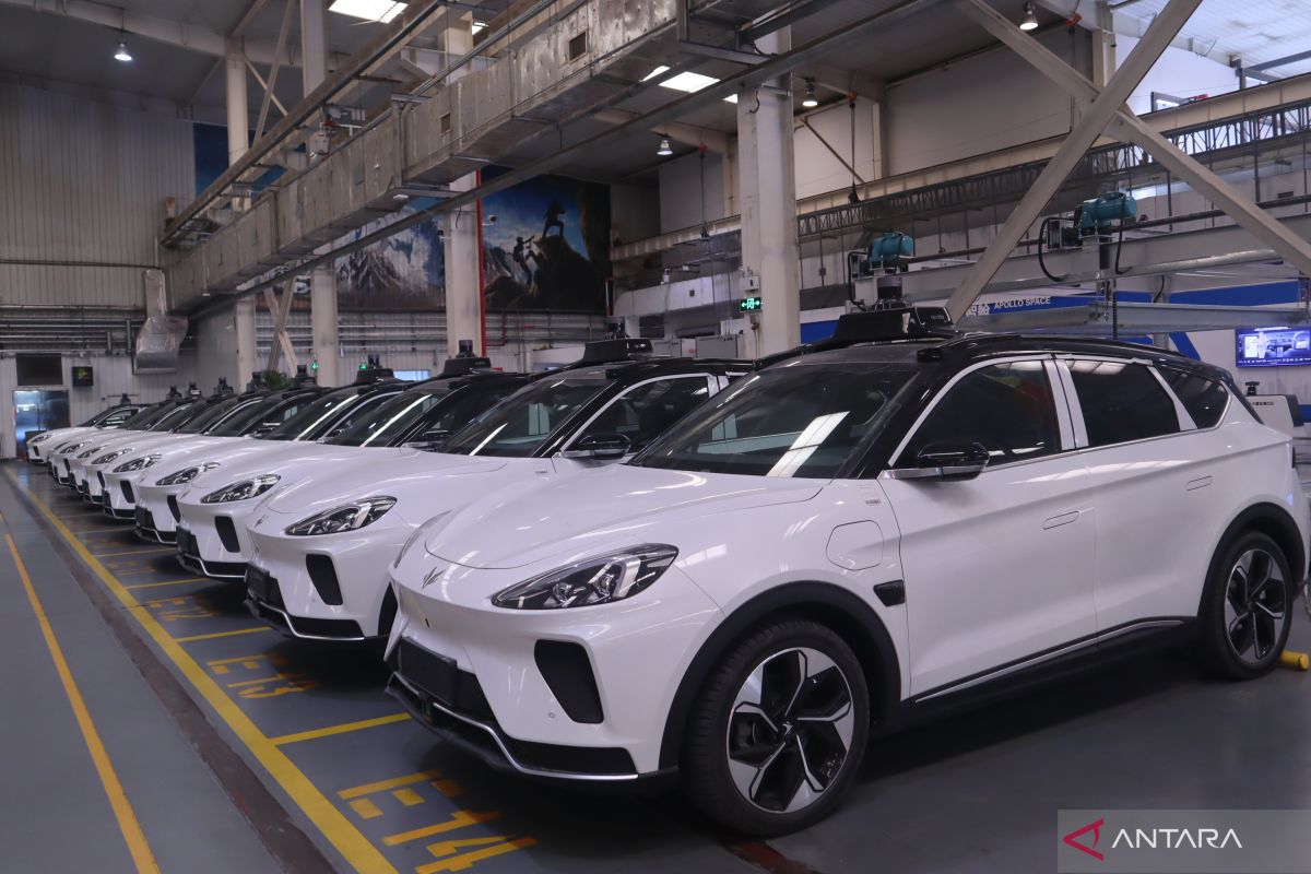 Topics Covered: China tangguhkan penerbitan izin kendaraan otonom baru