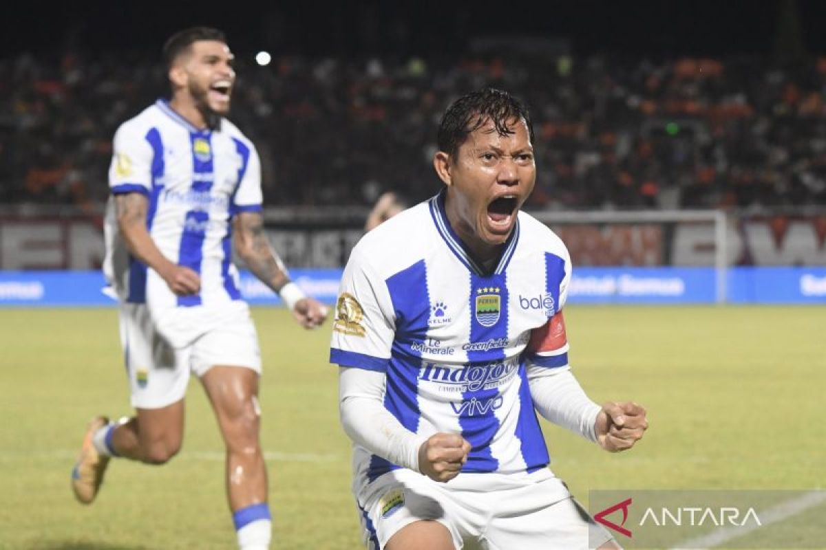 Persib Bandung bungkam Persija Jakarta 2-1 – kukuh di puncak klasemen