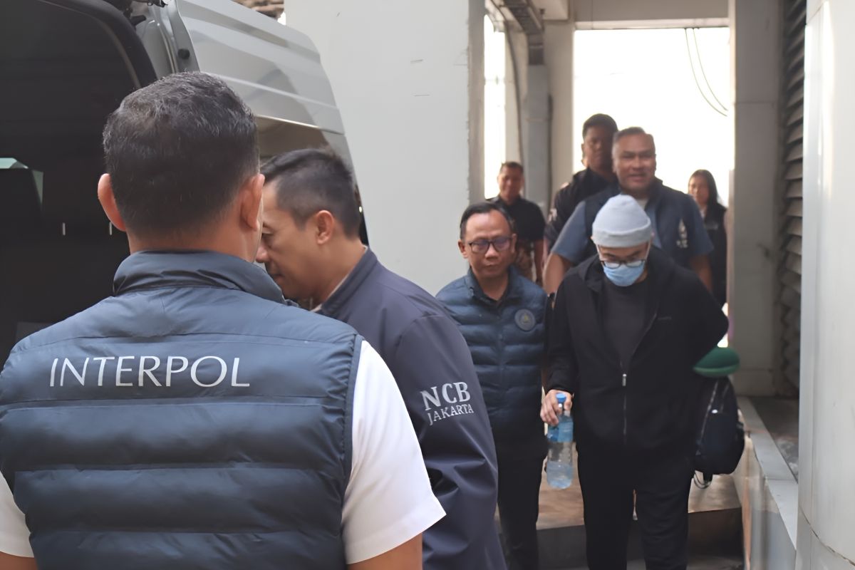 Divhubinter Polri ekstradisi bos Kresna Life dari Maroko