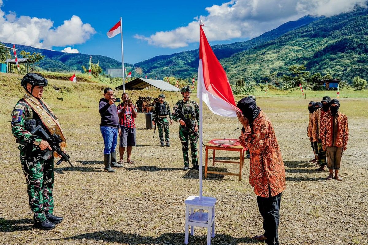 Visit Agenda: Delapan anggota KKB Kodap XV/NK nyatakan kembali ke NKRI