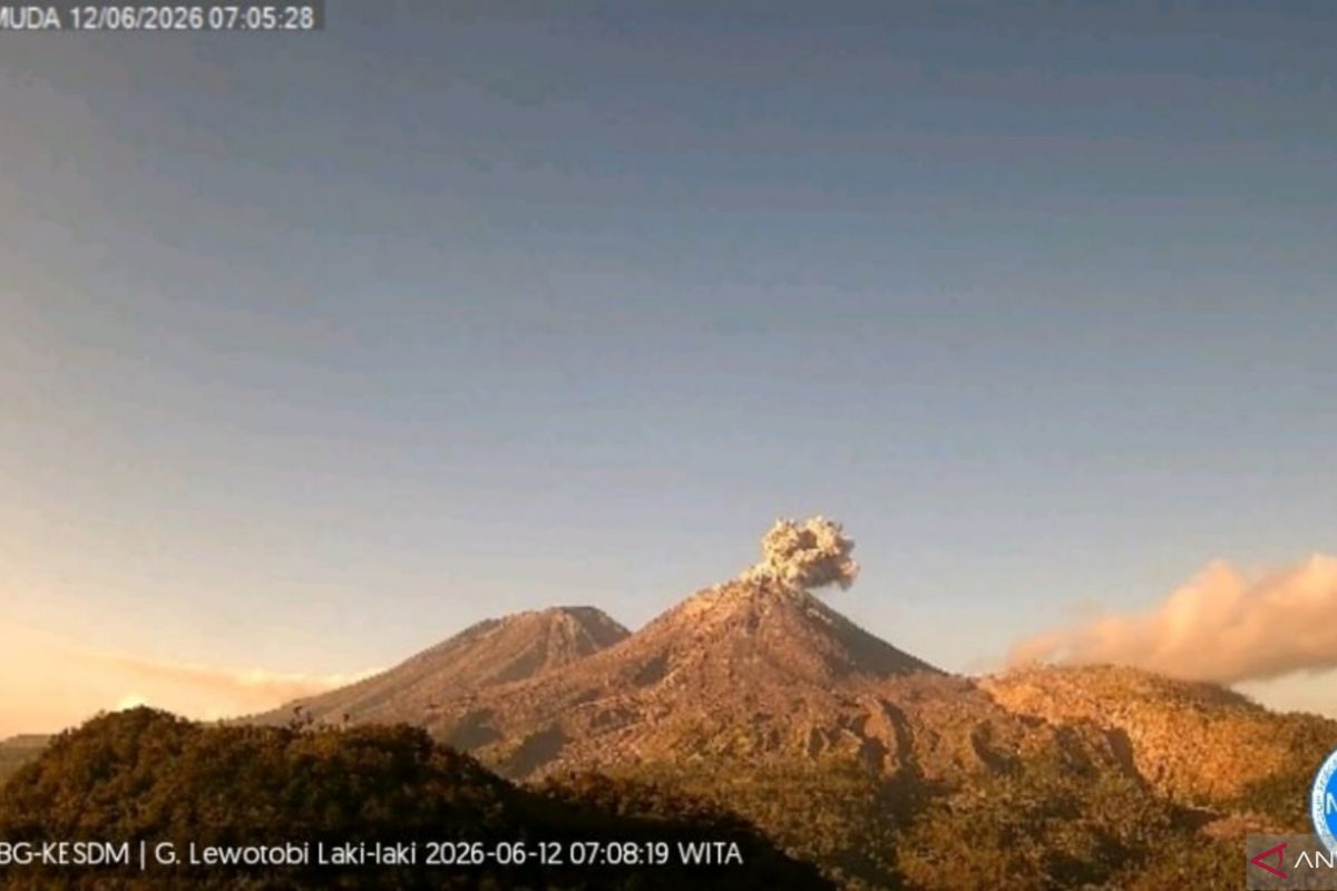 Solving Problems: Tiga gunung api di Maluku Utara dan NTT meletus pagi ini