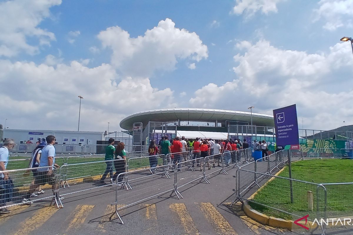 Suporter Spanyol dan Uruguay padati Stadion Akron