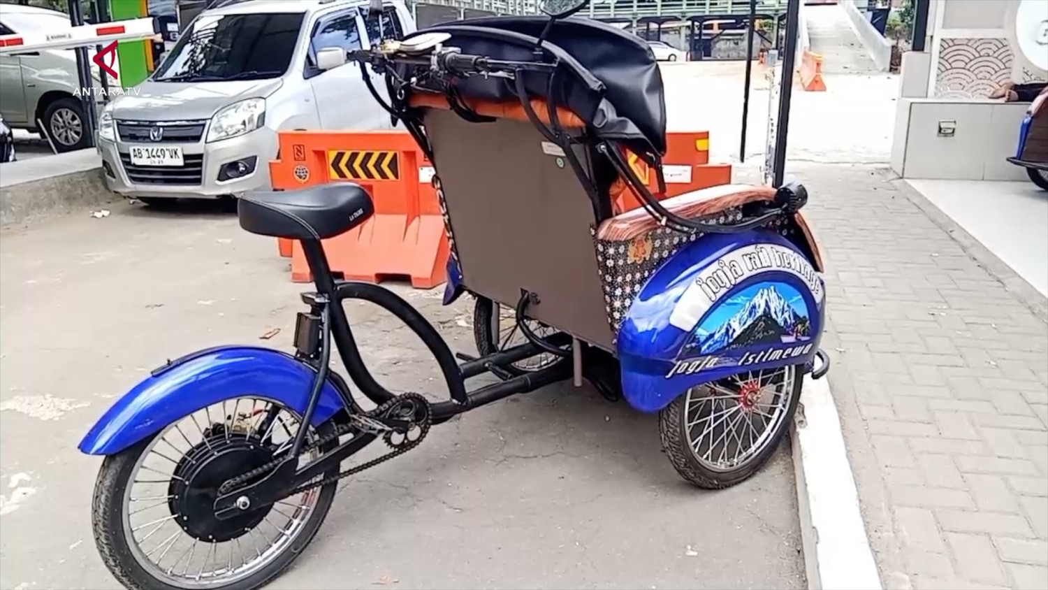 Historic Moment: Pemkot Yogyakarta transformasi bentor jadi becak listrik