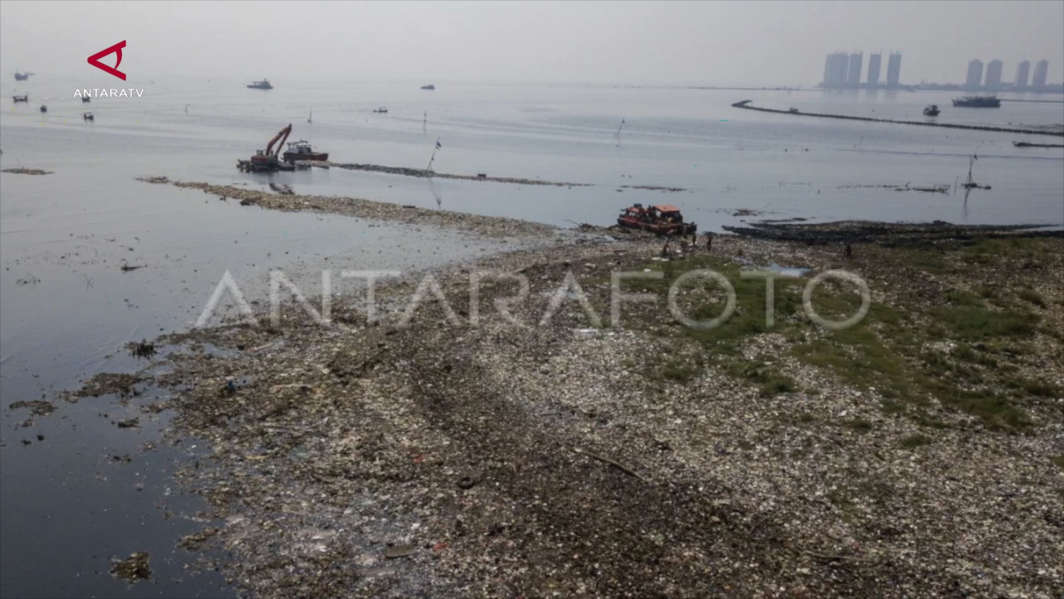 Pramono: Tumpukan sampah Muara Angke berhasil dibersihkan