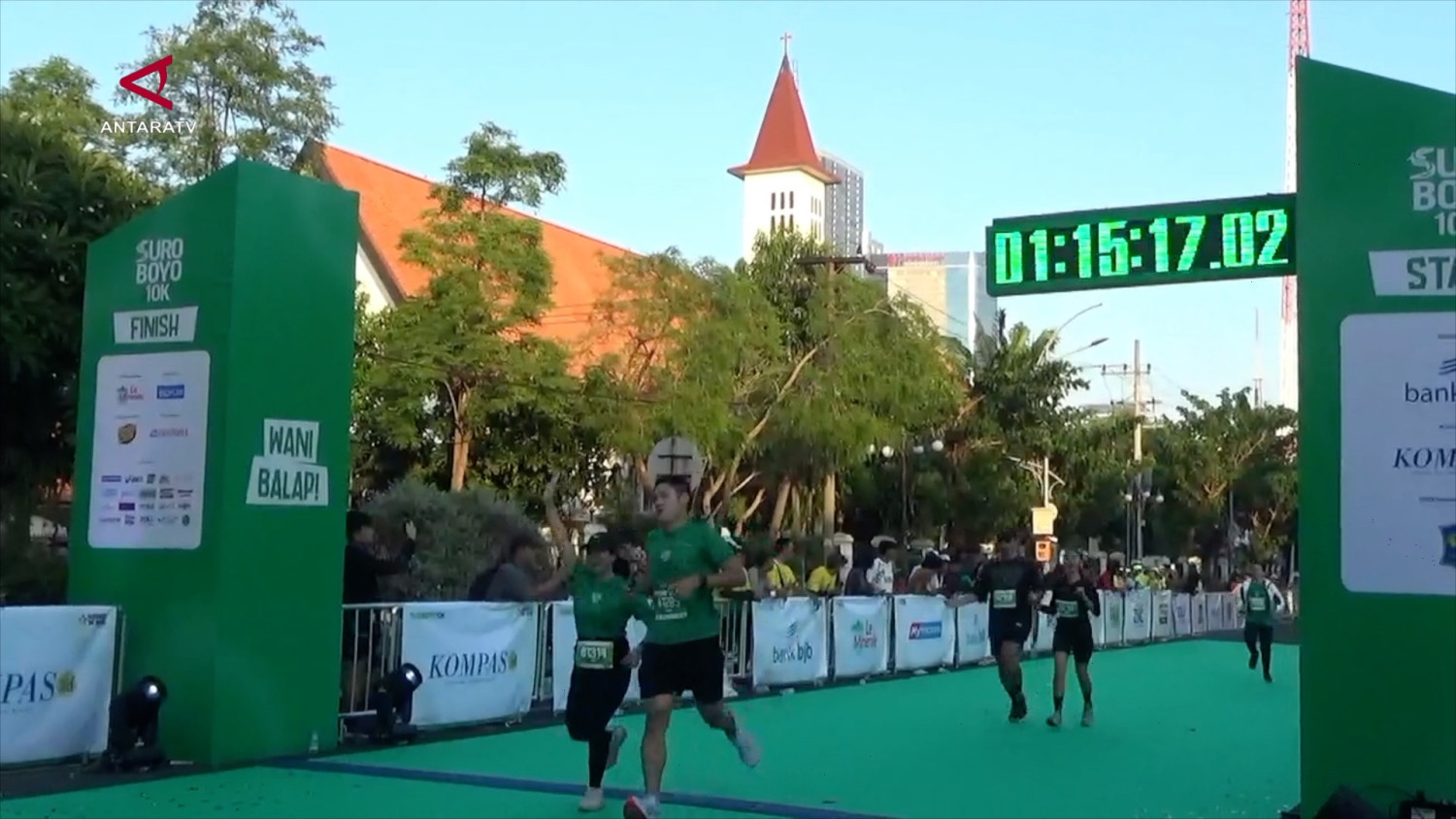 Ratusan pelari tembus sub-45 – trek “Suroboyo 10K” raih pujian