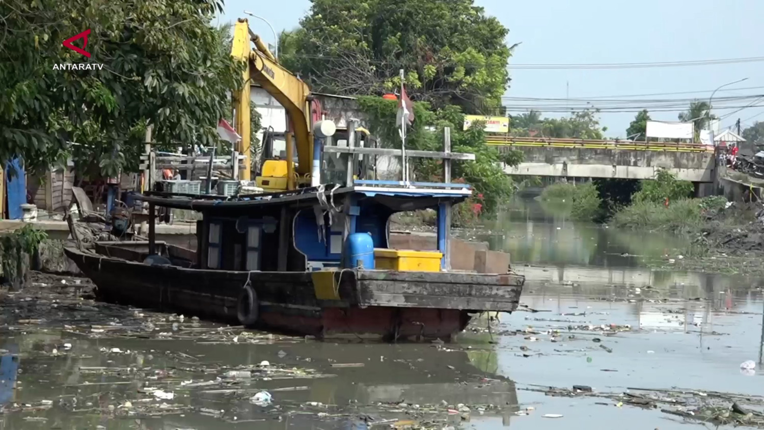 Banten keruk sedimen dan angkat 80 bangkai kapal di Cibanten