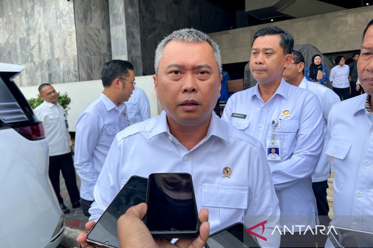New Policy: Menhub pastikan pembangunan jaringan kereta api nasional dipercepat