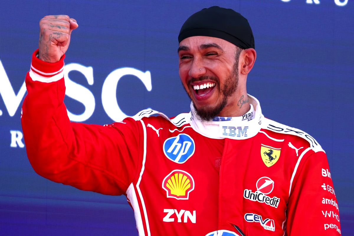 Bos Mercedes tak ingin bersaing dengan Hamilton