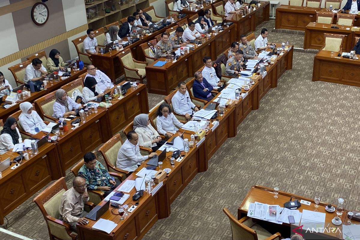 Meeting Results: RUU Polri atur syarat jadi polisi tetap minimal lulus SMA