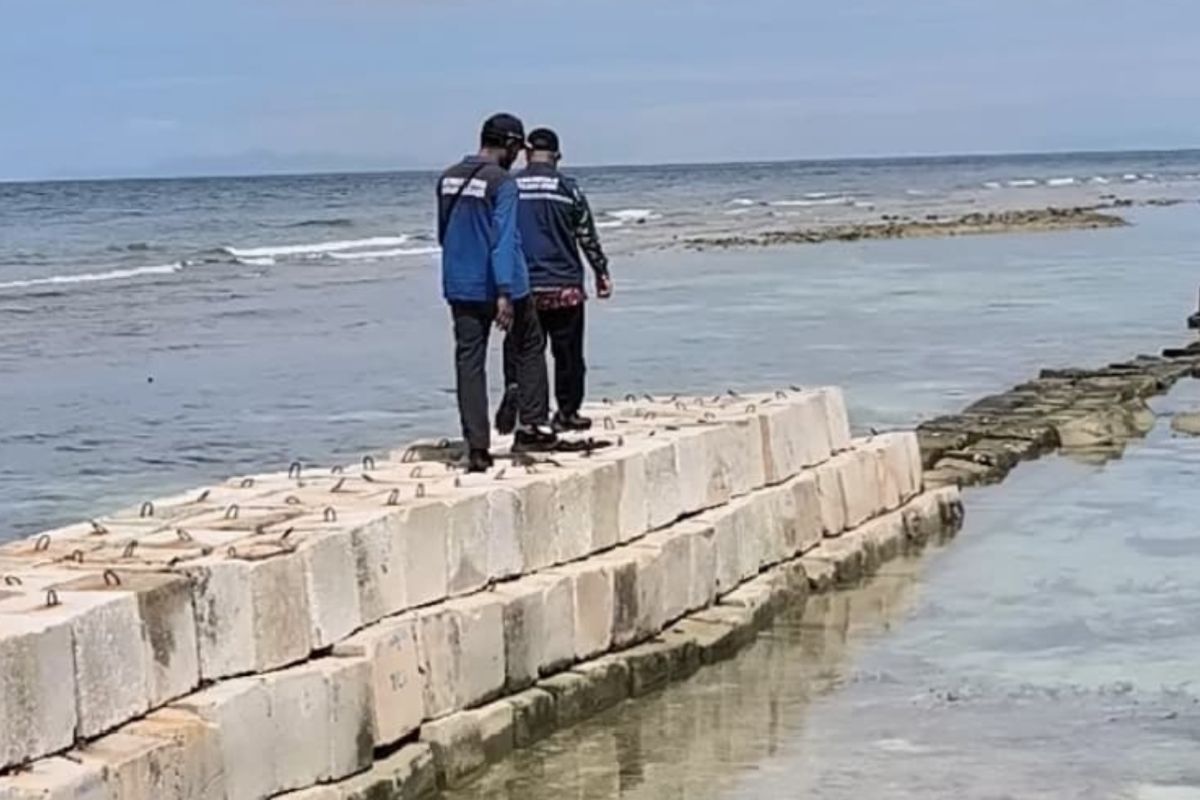 Important News: Pemkab tinggikan tanggul di Pulau Kelapa untuk cegah abrasi