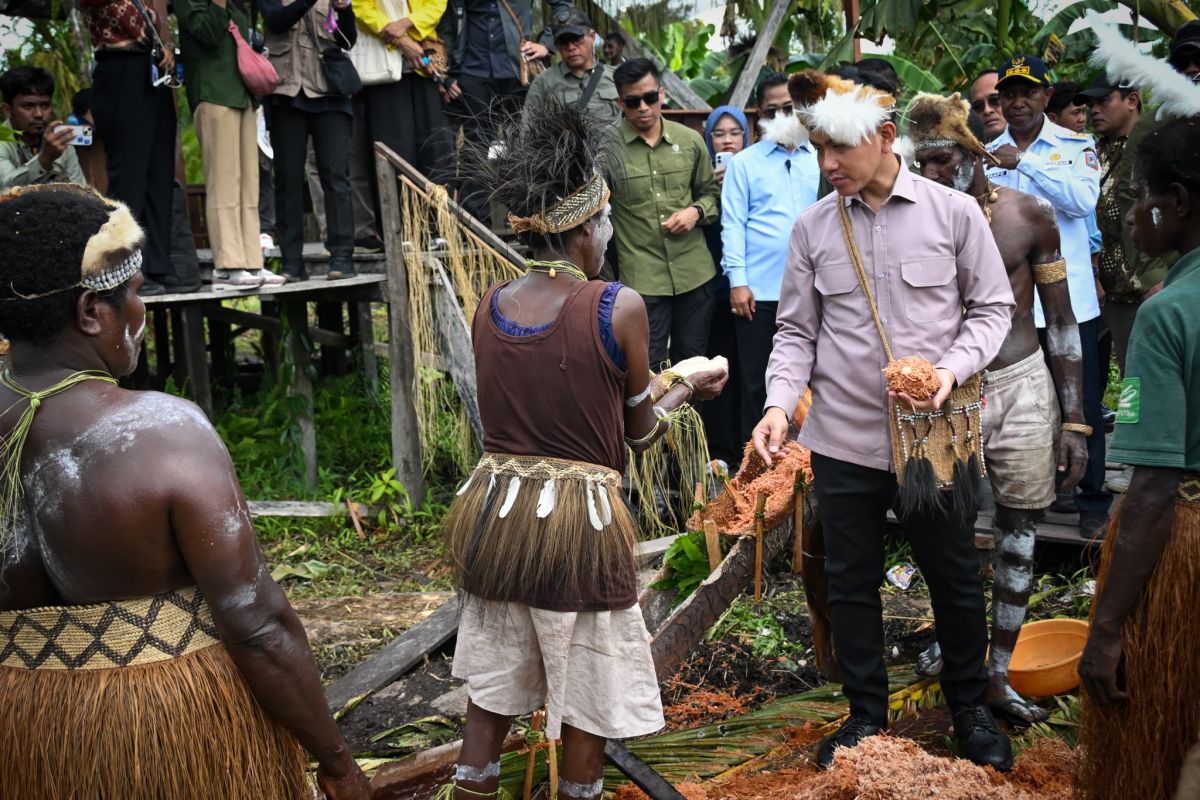 New Policy: Wapres tinjau sekolah Lapang Sagu Asmat, dukung hilirisasi