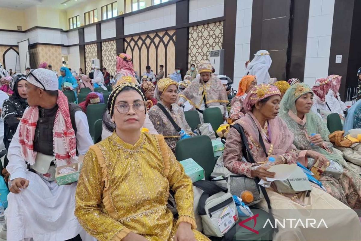 Jamaah haji Kloter 9 Debarkasi Makassar kembali utuh ke tanah air