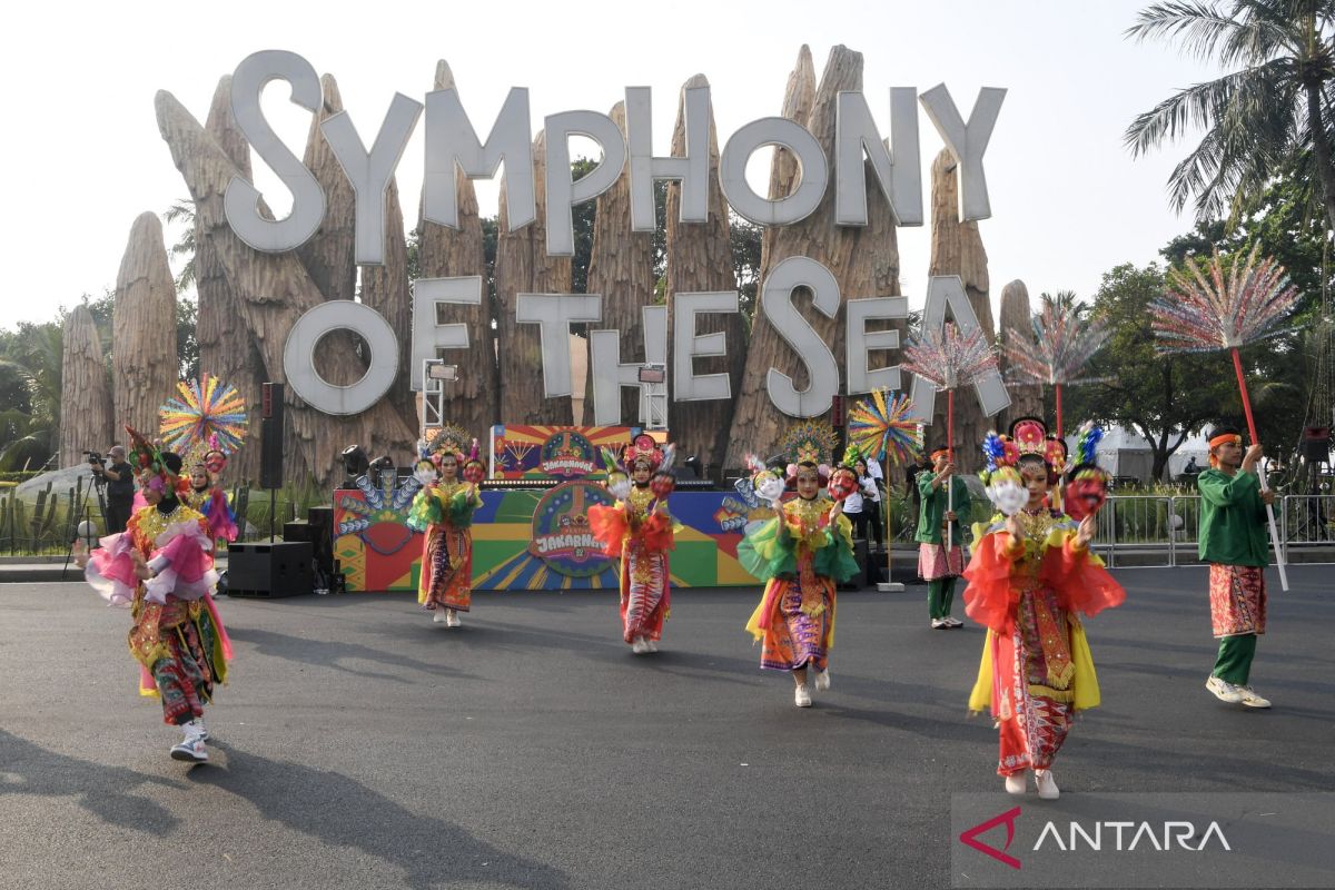 Parade Jakarnaval HUT ke-499 Jakarta di Ancol