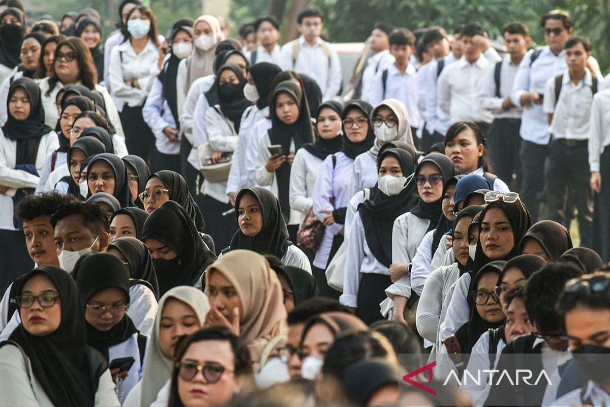 Topics Covered: Antrean peserta seleksi pelatihan kerja reguler