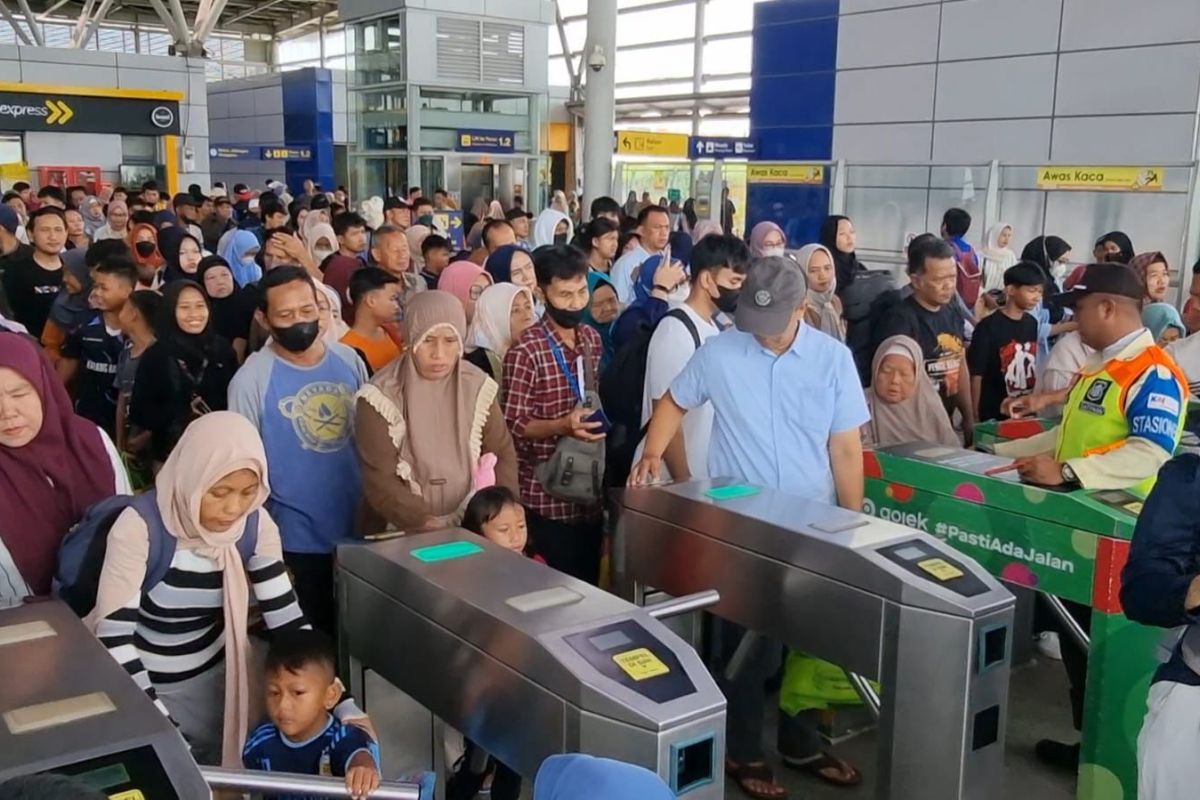Solving Problems: KAI Group Perkuat Mobilitas Urban Rendah Emisi melalui Layanan Berbasis Listrik