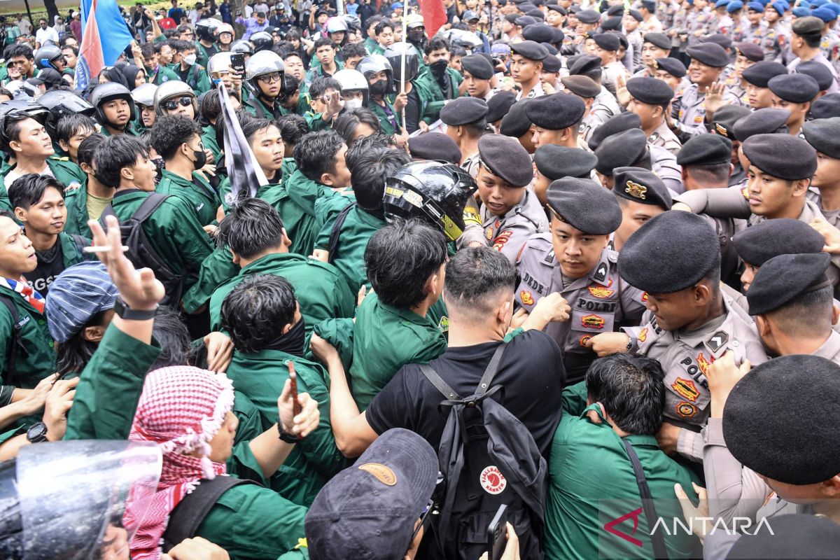 Latest Program: Polisi siagakan 4.576 personel gabungan amankan unjuk rasa di Jakarta