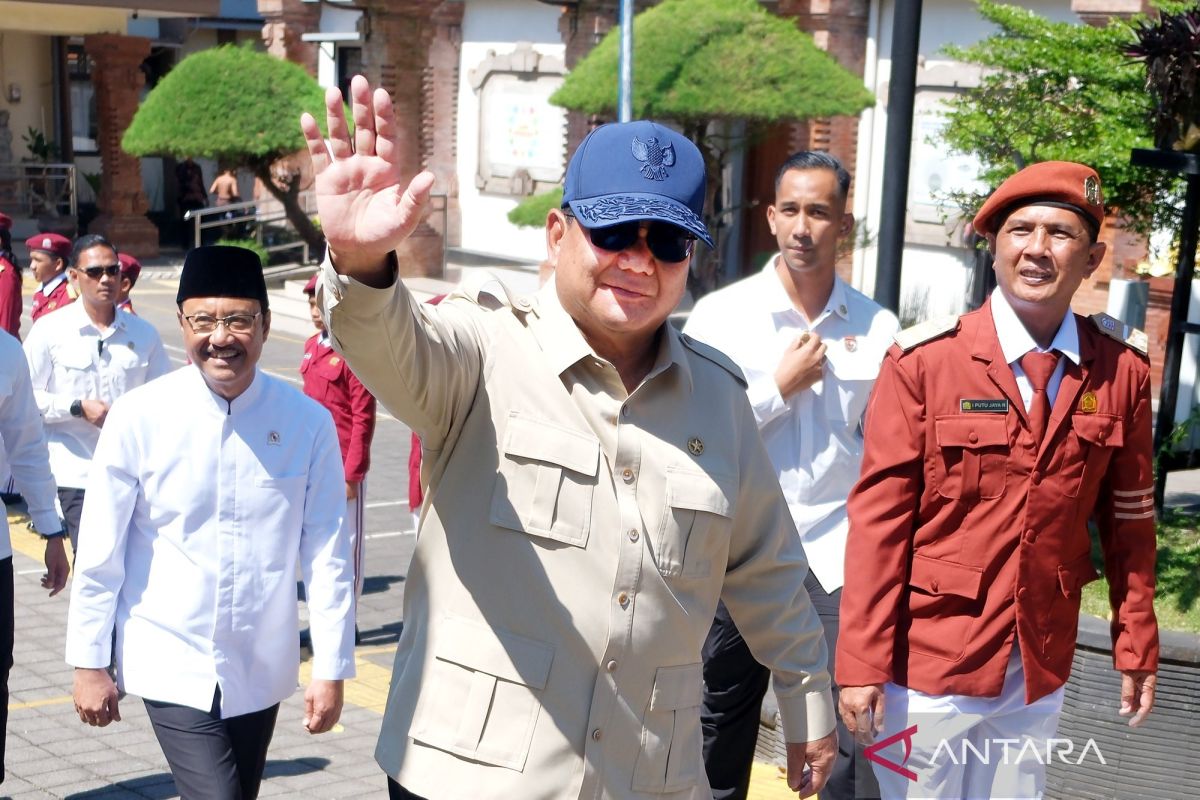 Presiden Prabowo kunjungi Sekolah Rakyat Menengah Pertama 17 di Tabanan Bali