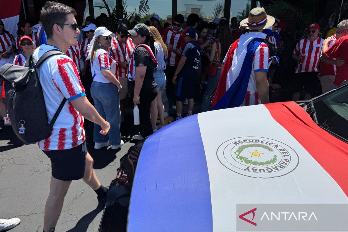 Topics Covered: Suporter Paraguay berkumpul lima jam sebelum laga lawan Prancis