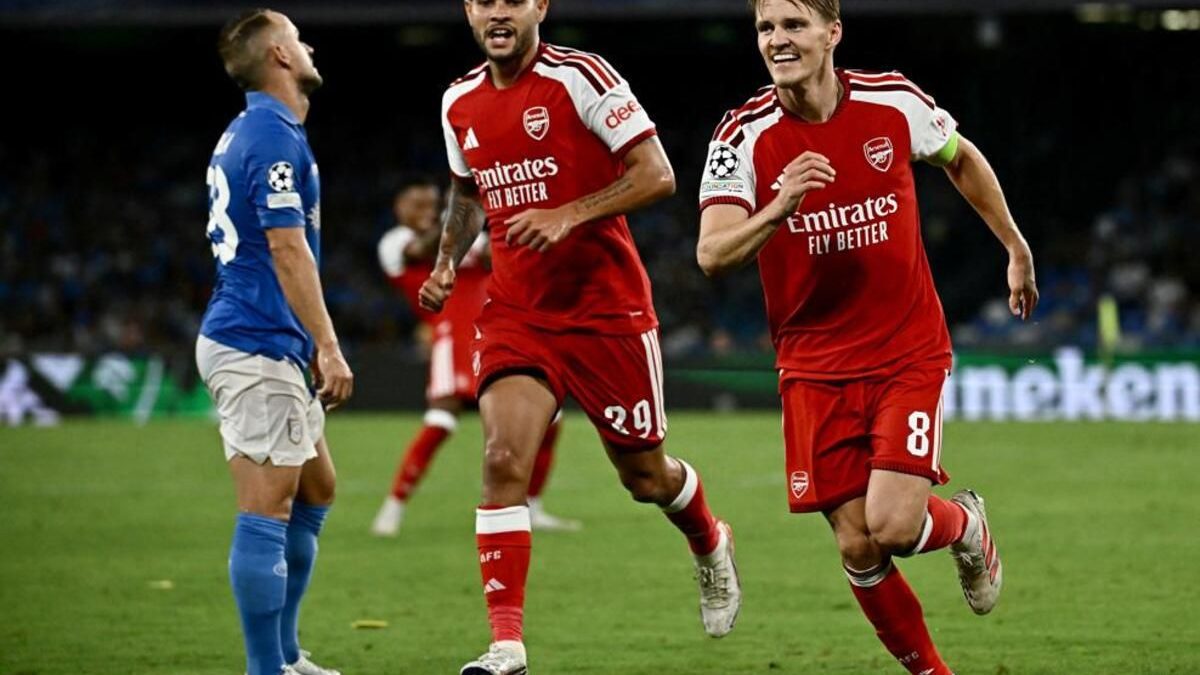 Gol Martin Odegaard menangkan Arsenal 1-0 di kandang Napoli