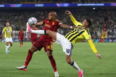 Fenerbahce dan AS Roma berbagi poin setelah main imbang 1-1