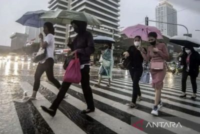 Jakarta diperkirakan cerah berawan hingga hujan ringan pada Senin