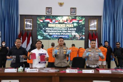 Polisi bongkar sindikat, sekitar 500 SIM palsu beredar di Riau