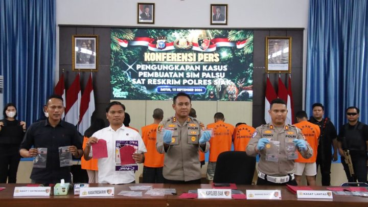 Polisi bongkar sindikat, sekitar 500 SIM palsu beredar di Riau