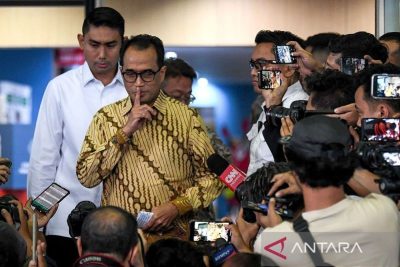 Mantan Menhub Budi Karya Sumadi absen sidang karena sakit